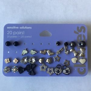16 Pairs of Claire’s Earings
